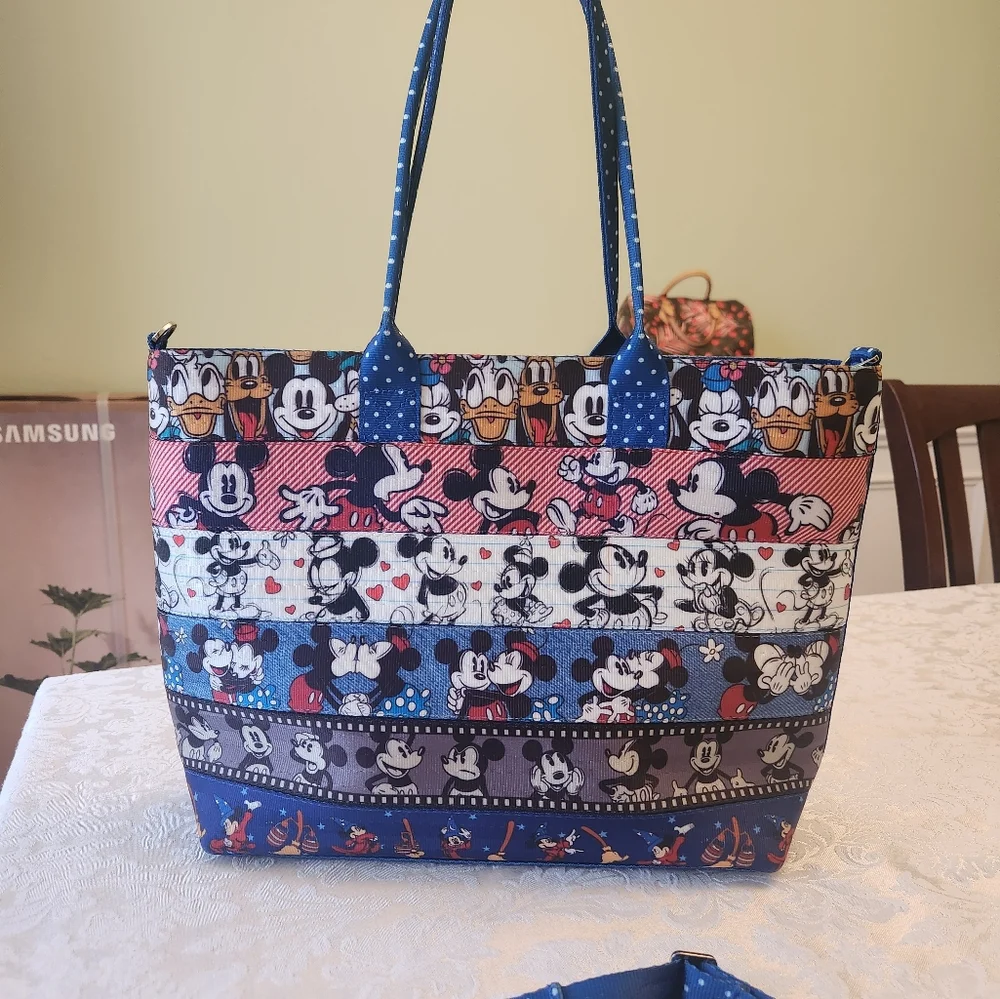 Harveys Seatbelt Mickey Patchwork Medium Streamline Tote💕